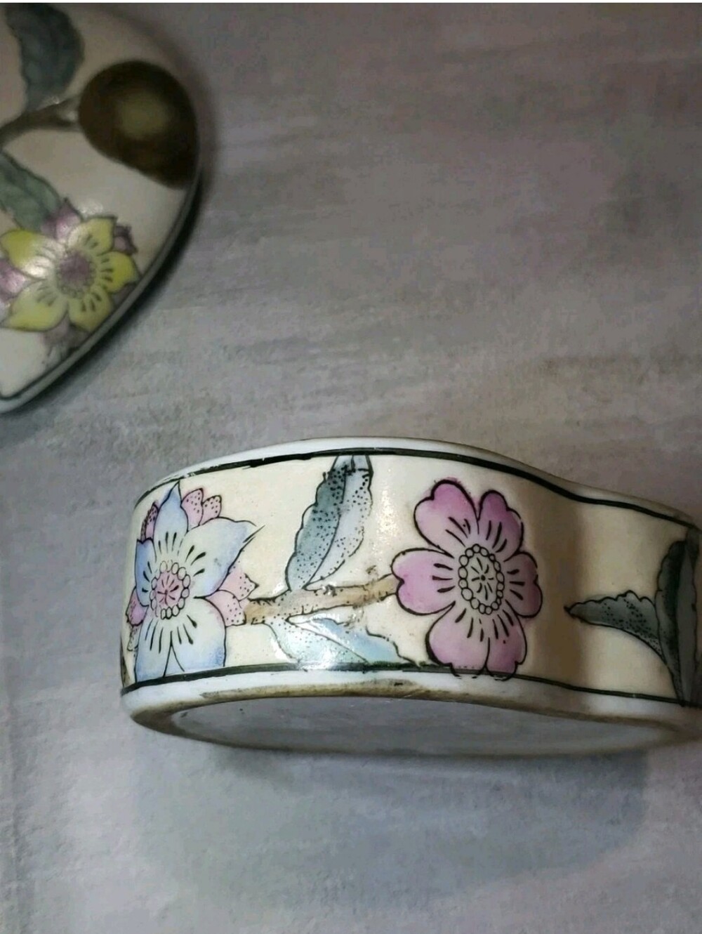 Vtg WBI Floral Porcelain Heart Shaped Lidded Trinket Box Jewlery - Picture 3 of 7